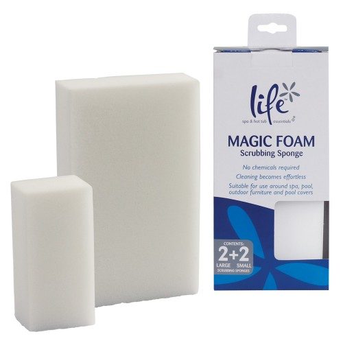 Magic Foam ihmesienipaketissa on kaksi valkoista pientä ja kaksi suurempaa sientä