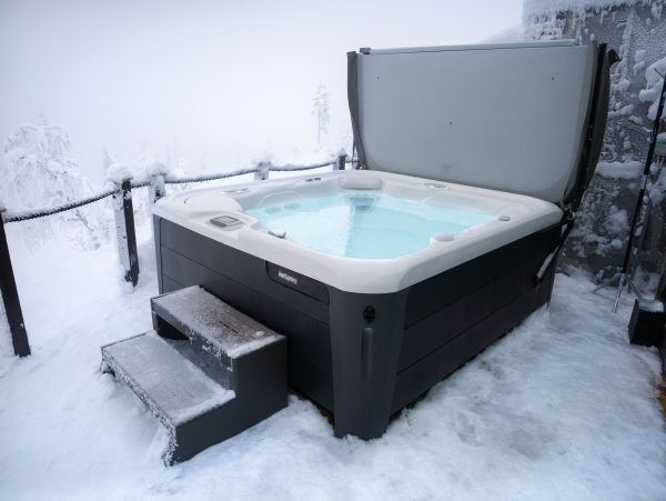 HotSpring ulkoporeallas Talvella