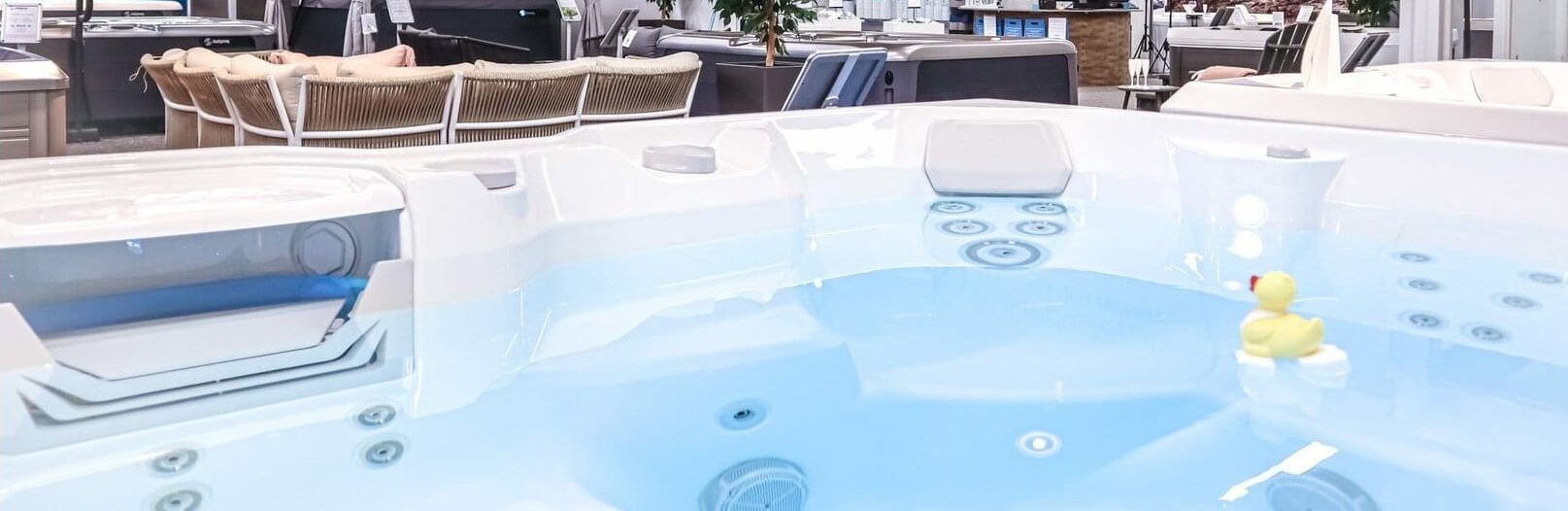 KuumaLähde myymälä Esittelyaltaat Hotspring Limelight Flair KuumaLähde myymälä Esittelyaltaat Hotspring Limelight Flair
