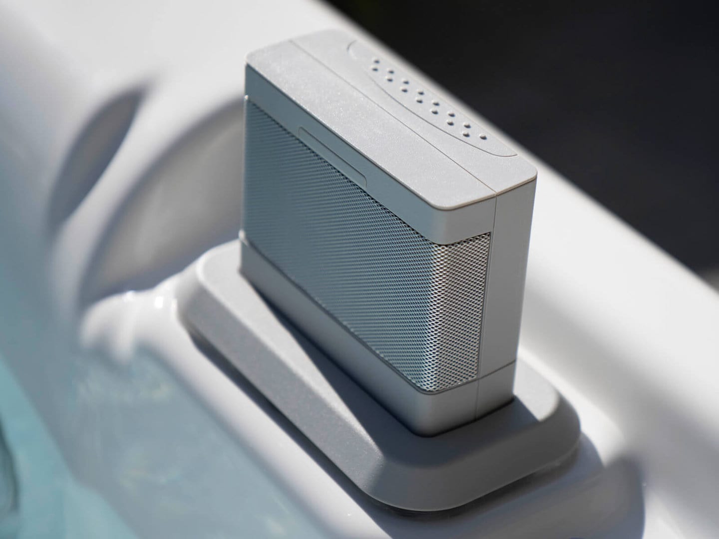 hot-spring-highlife-jetsetter-speaker-top-view