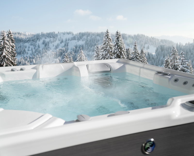 hotspring-Highlife-Grandee-AlpineWhite-Charcoal-ProductShot-WinterScene