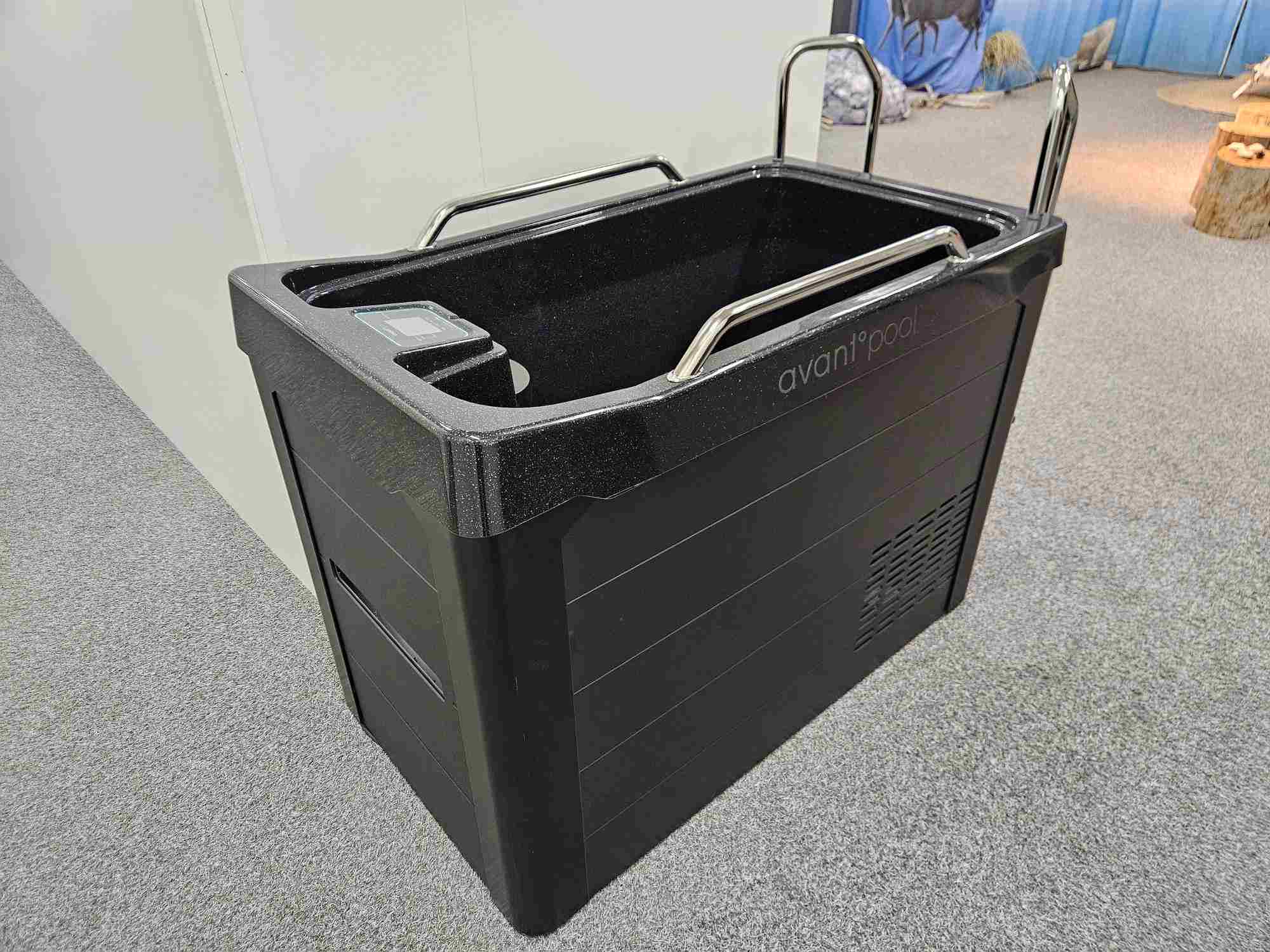 Avantopool-kinos-plus-musta-esittely2